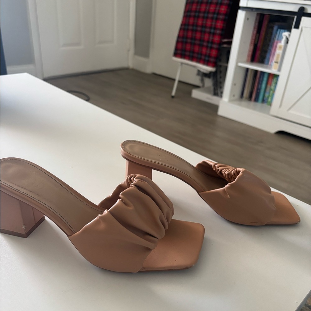 Raid wide fit Jayla ruched mules in beige - Picture 2 of 3